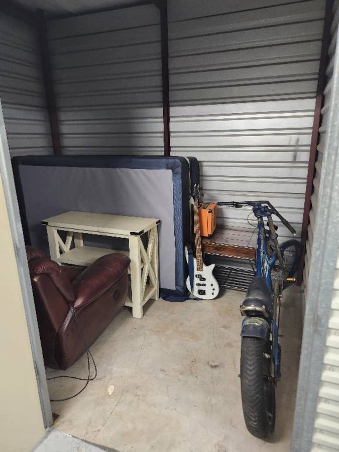 7 x 10 storage unit in Spring, TX
