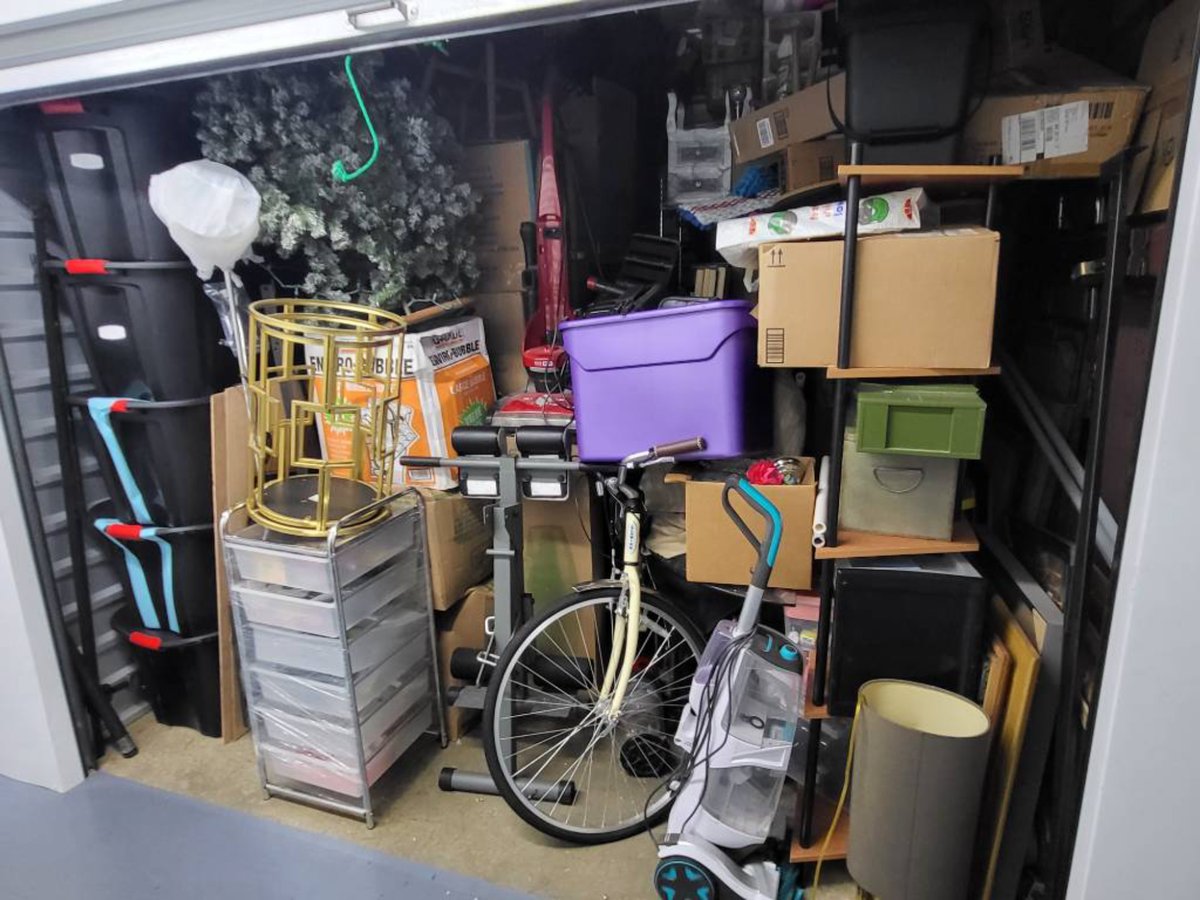 10 x 10 storage unit in Laurel, MD