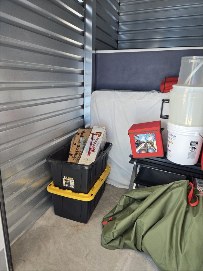 10 x 10 storage unit in Johnstown, CO