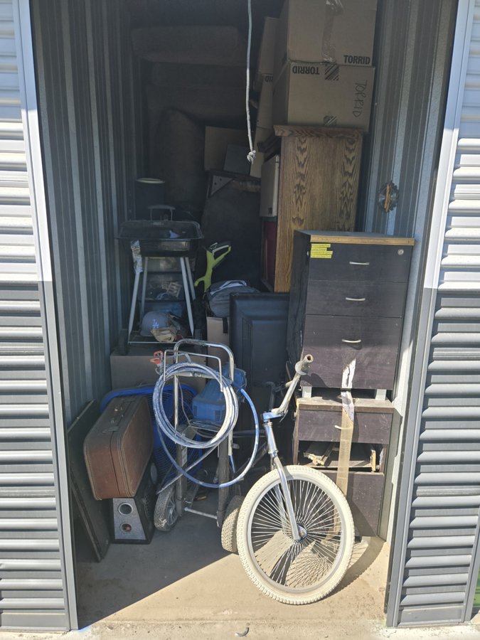 5 x 10 storage unit in Lancaster, CA