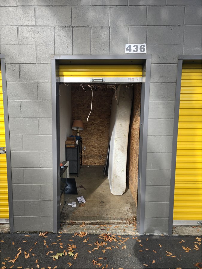 5 x 10 storage unit in Beaverton, OR