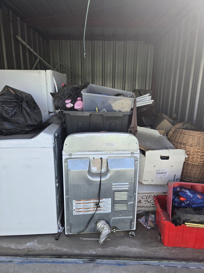 10 x 15 storage unit in Lancaster, CA