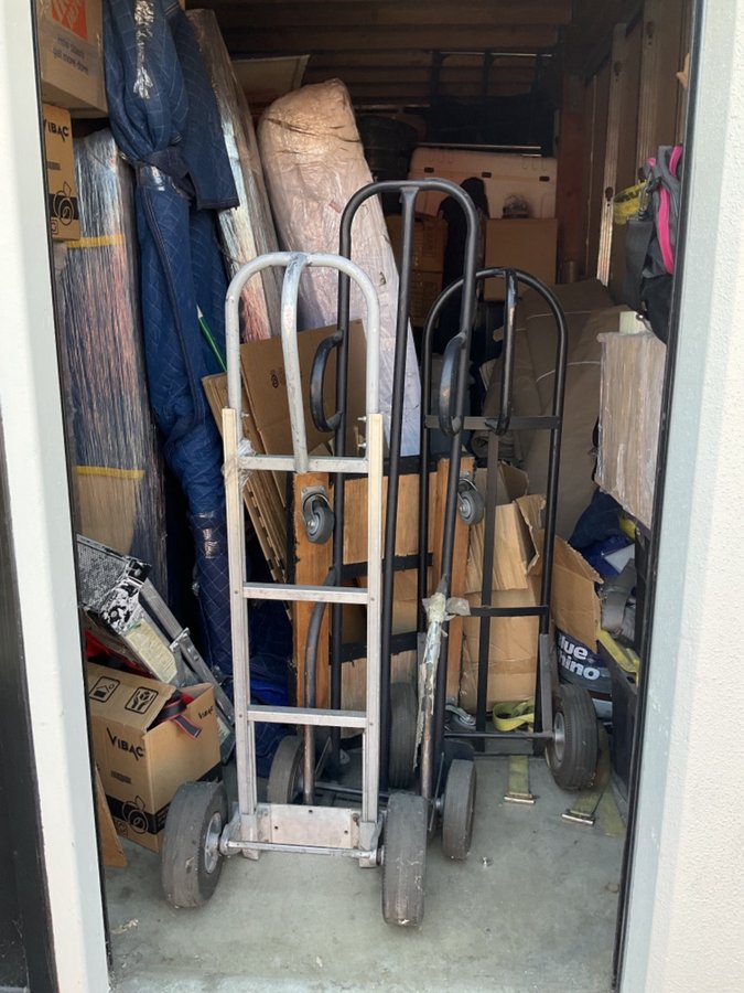 10 x 20 storage unit in Pacoima, CA