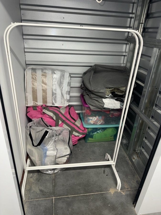 4 x 4 storage unit in Santa Clarita, CA