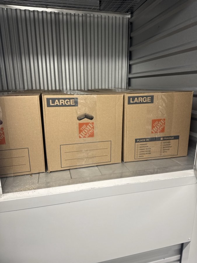 5 x 5 storage unit in Santa Clarita, CA