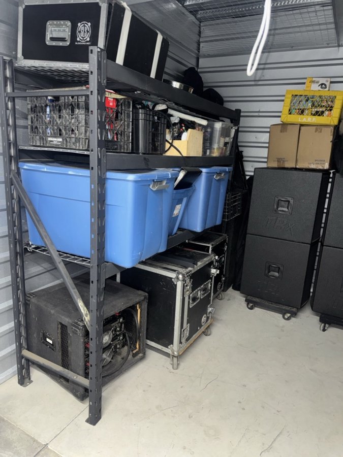 10 x 10 storage unit in Santa Clarita, CA