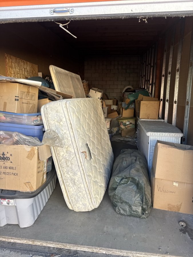 10 x 30 storage unit in Saugus, CA