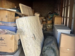 10 x 30 storage unit in Saugus, CA
