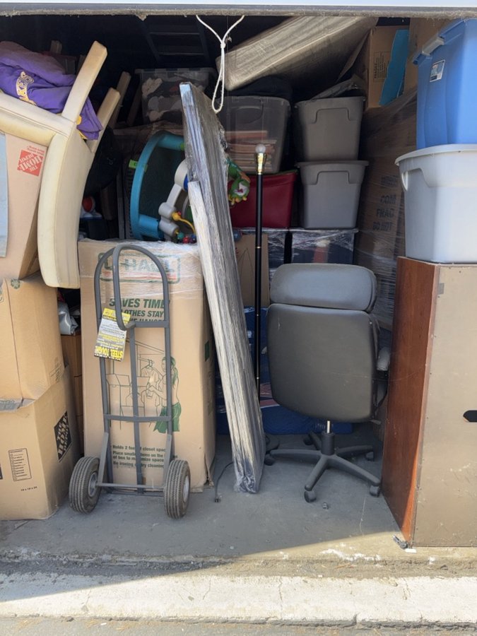 10 x 15 storage unit in Saugus, CA