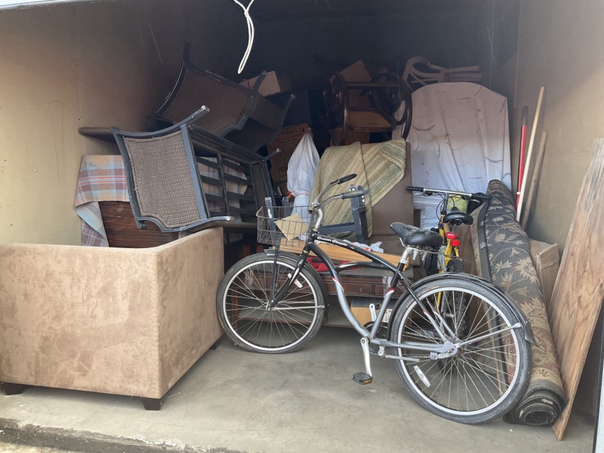 10 x 20 storage unit in Saugus, CA