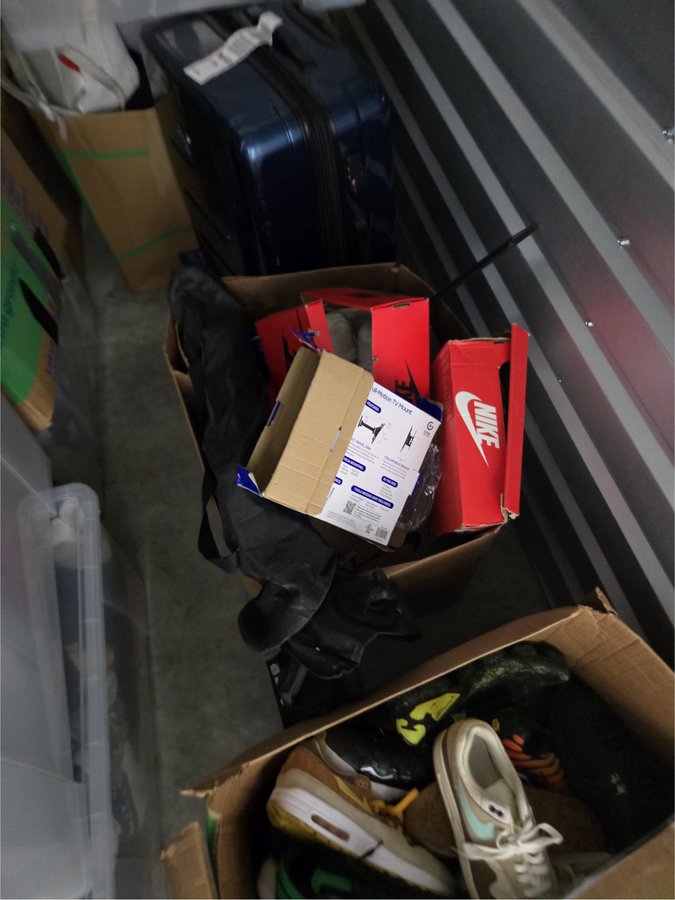 5 x 10 storage unit in Tarzana, CA