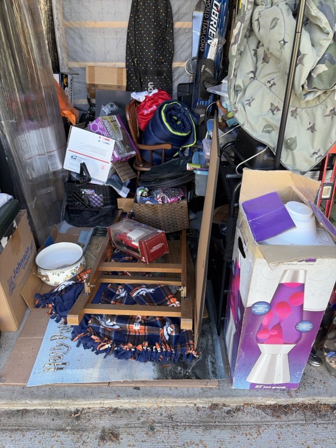 10 x 10 storage unit in Port Orchard, WA