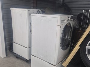 10 x 15 unit in Garland