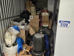 5 x 10 storage unit in Carlsbad, CA