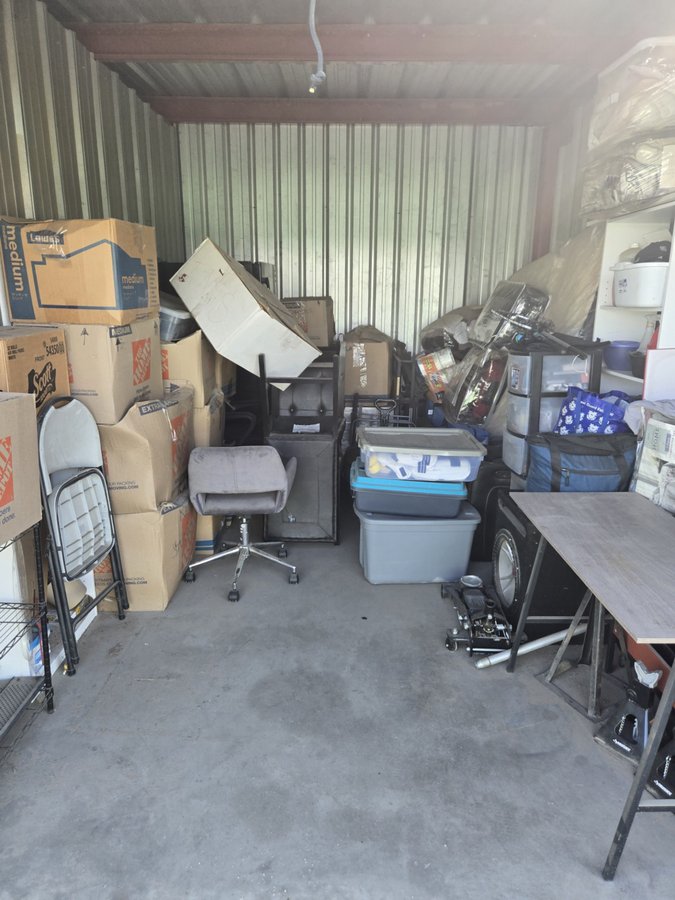 10 x 15 storage unit in Lancaster, CA
