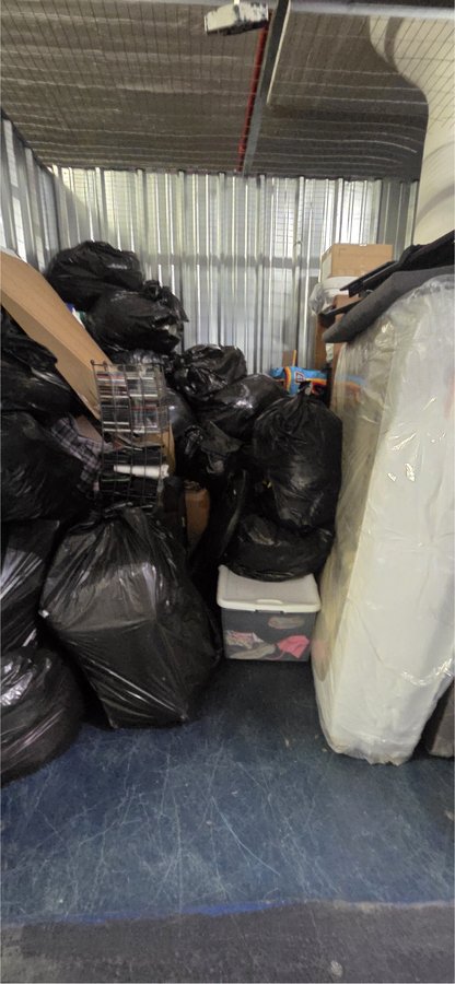 10 x 10 storage unit in Staten Island, NY