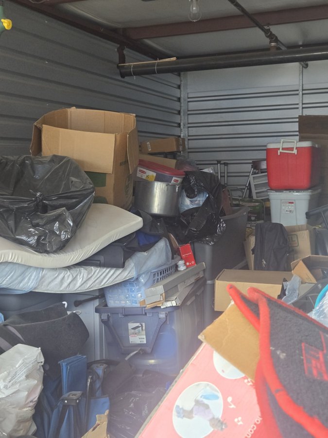 10 x 25 storage unit in Stockton, CA