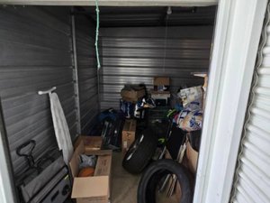 10 x 10 storage unit in Anaheim, CA