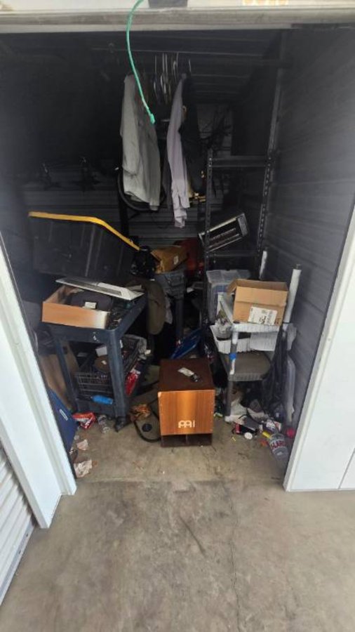 10 x 10 storage unit in Anaheim, CA