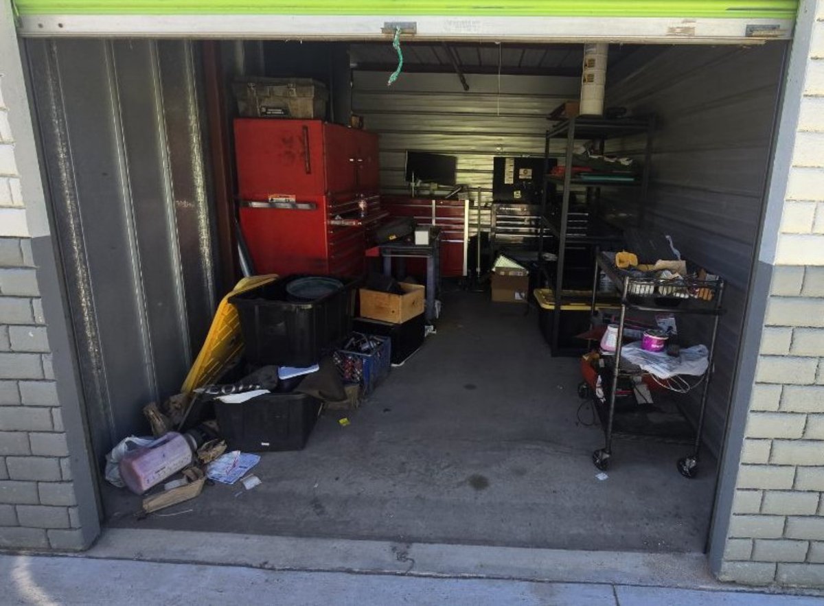 10 x 15 storage unit in Anaheim, CA