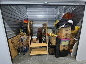 10 x 10 storage unit in Anaheim, CA