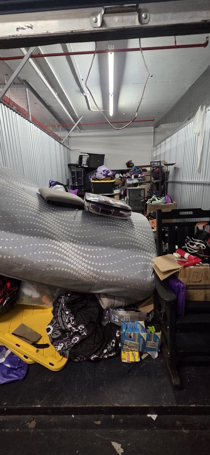 10 x 20 storage unit in Staten Island, NY
