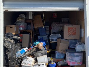 10 x 10 storage unit in Sun City, CA