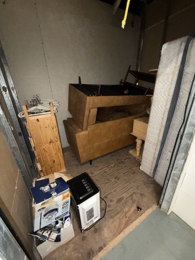 7 x 10 storage unit in Oxnard, CA