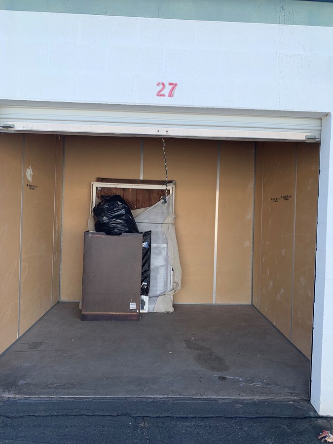 10 x 10 storage unit in Sun City, CA