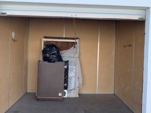 10 x 10 storage unit in Sun City, CA