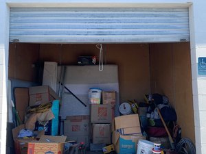 10 x 10 storage unit in Sun City, CA