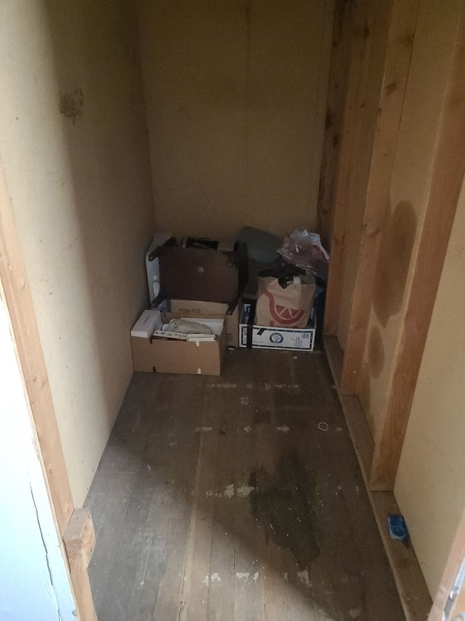 4 x 8 storage unit in Portland, OR