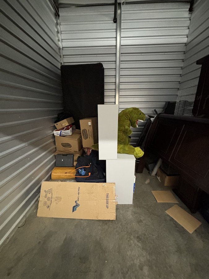10 x 10 storage unit in Port Orchard, WA