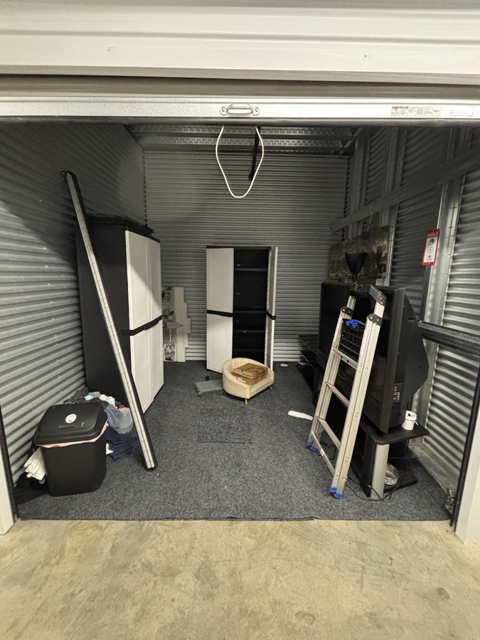 10 x 10 storage unit in Tacoma, WA