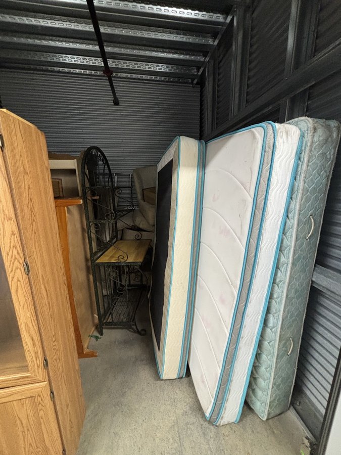 10 x 10 storage unit in Tacoma, WA