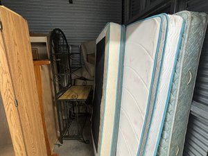 10 x 10 storage unit in Tacoma, WA