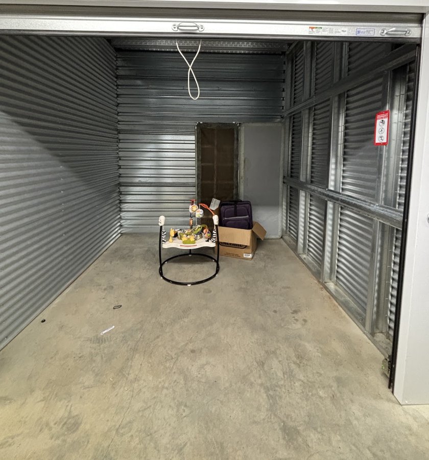 10 x 10 storage unit in Tacoma, WA