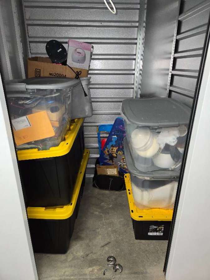 5 x 4 storage unit in Hollywood, MD