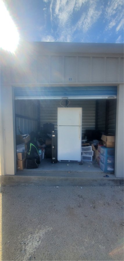 10 x 10 storage unit in Sunset, TX