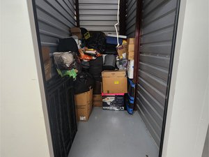 5 x 10 storage unit in Sanford, FL