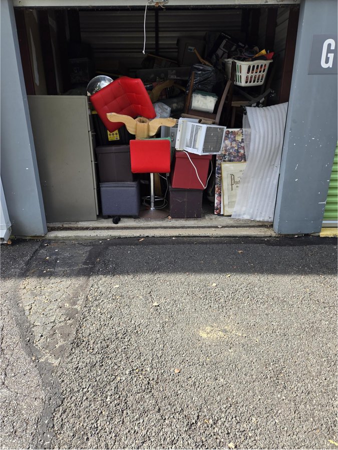 10 x 10 storage unit in Hazlet, NJ