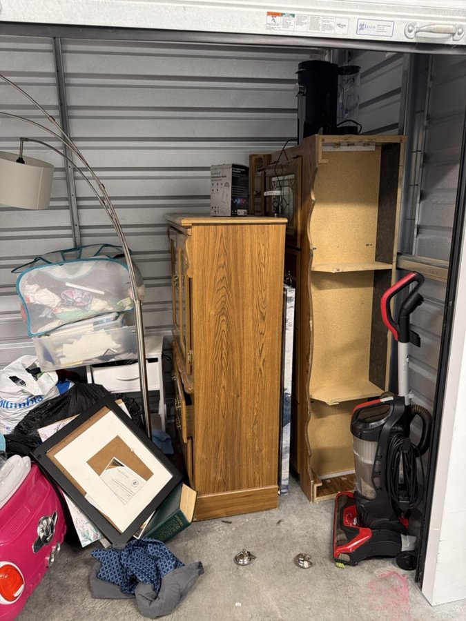 11 x 6 storage unit in Richmond, VA