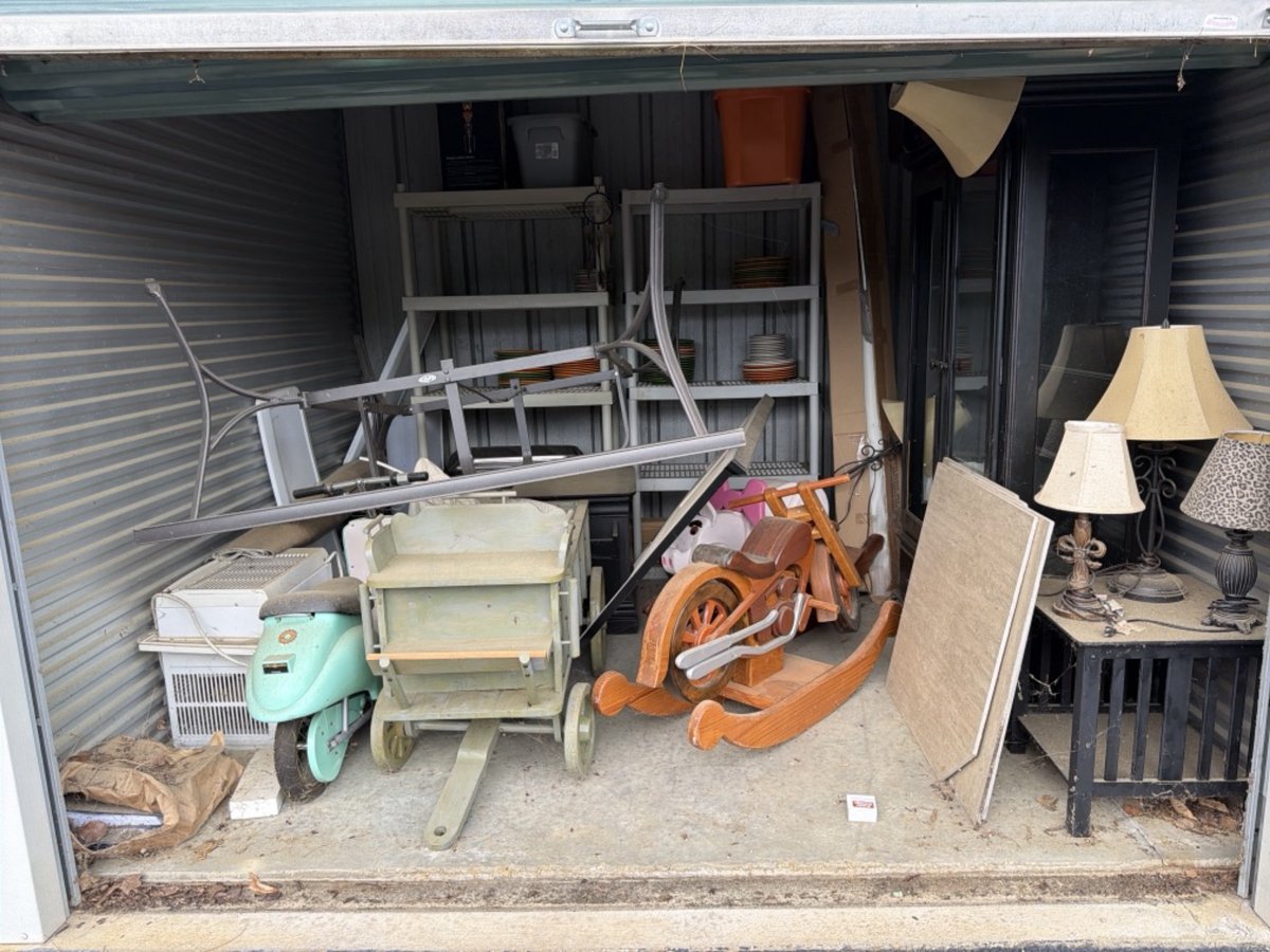 10 x 10 storage unit in Mechanicsville, VA