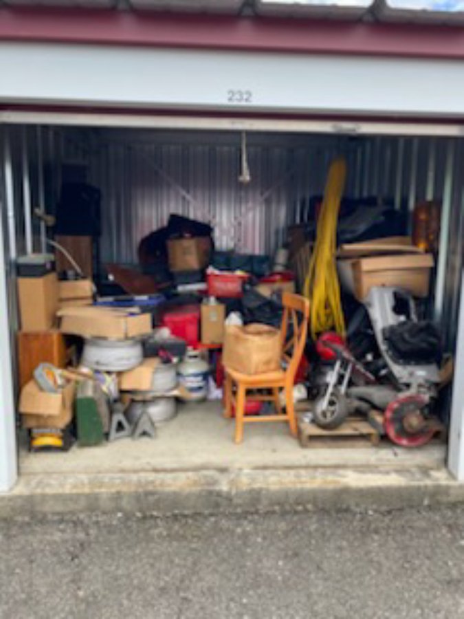 10 x 10 storage unit in Glenmont, NY