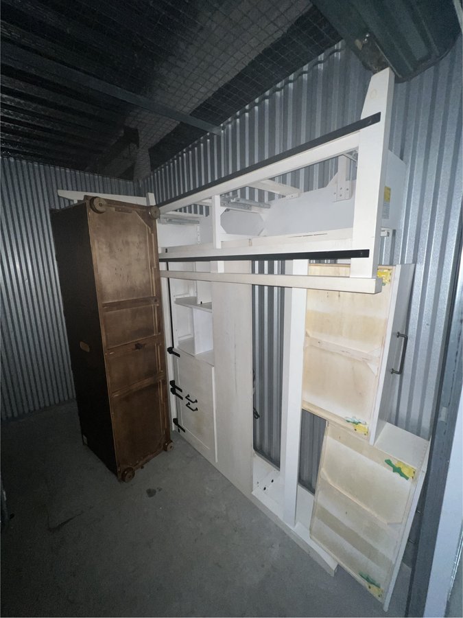 10 x 10 storage unit in Newark, NJ