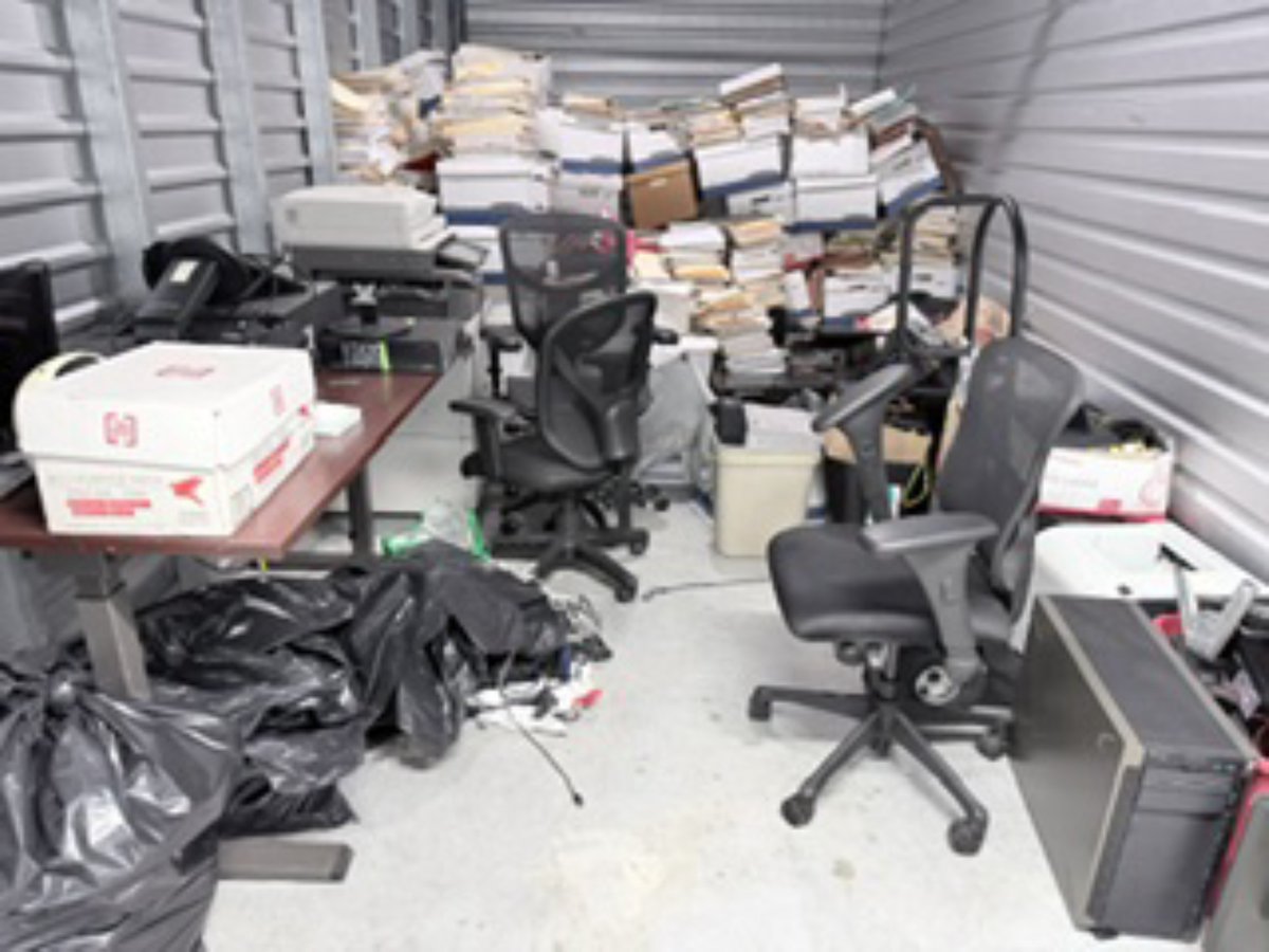 10 x 20 storage unit in Hicksville, NY