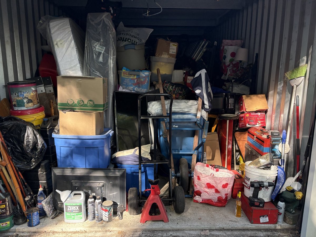 10 x 20 storage unit in East Haven, CT