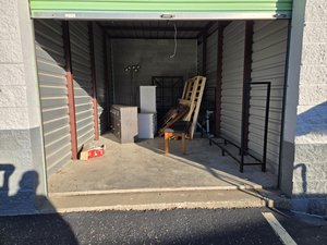 10 x 20 storage unit in Louisville, KY