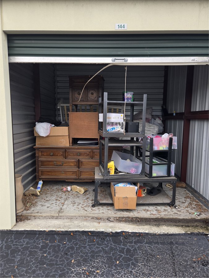 10 x 10 storage unit in San Antonio, FL