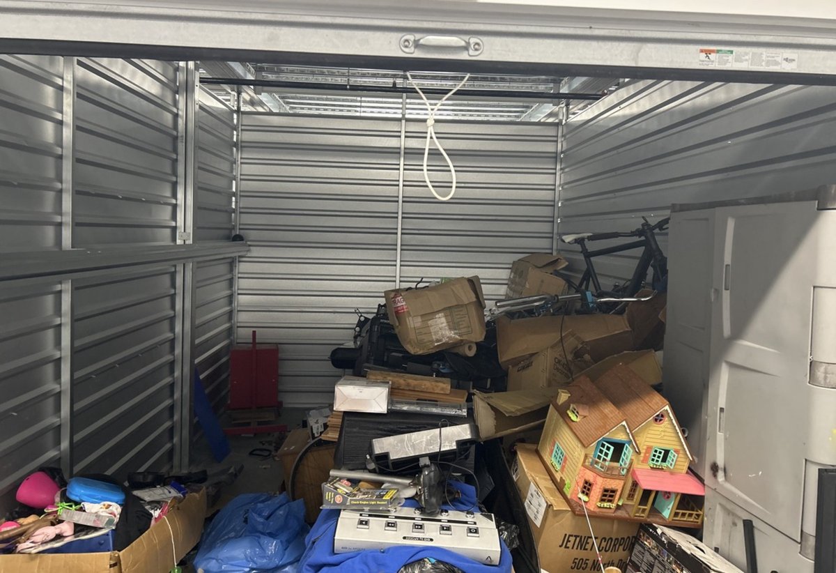 20 x 15 storage unit in Paramount, CA